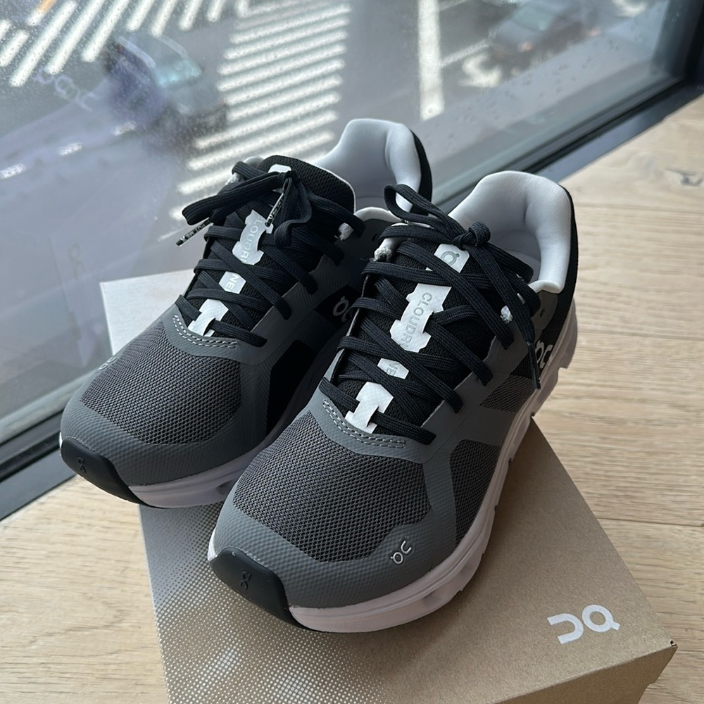 On Cloudrunner 2 (Women’s) Eclipse | Black